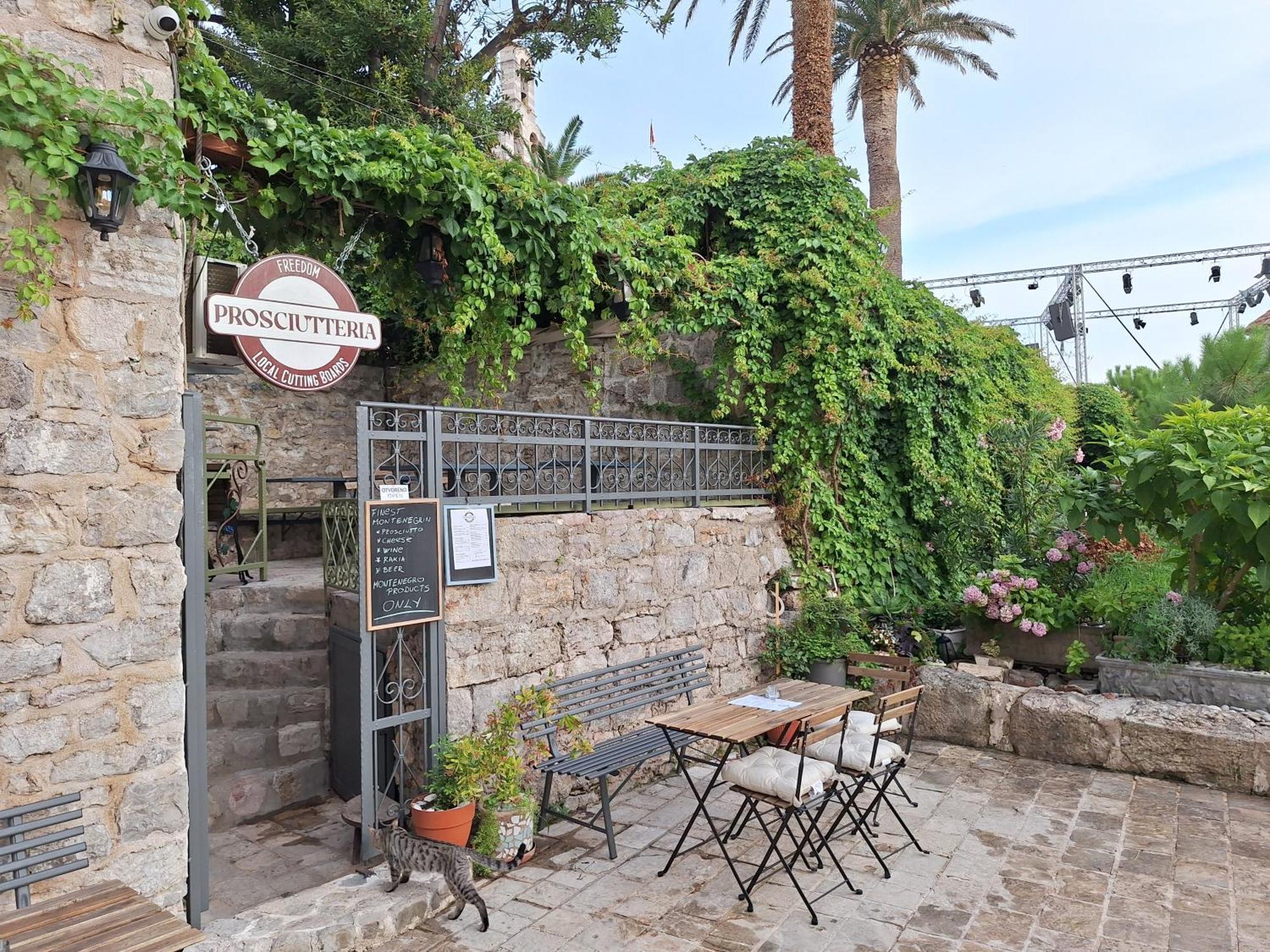Freedom Hostel Budva Exterior photo